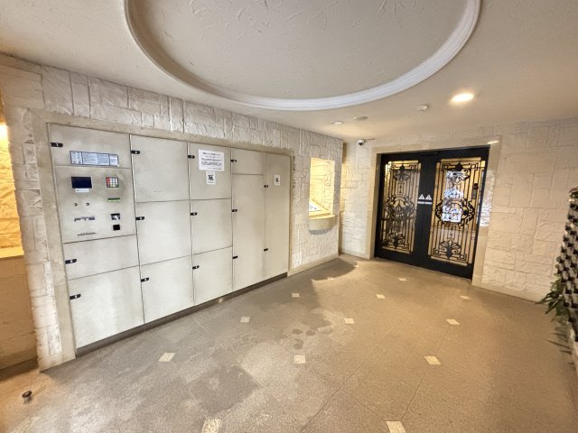 宅配ボックス完備