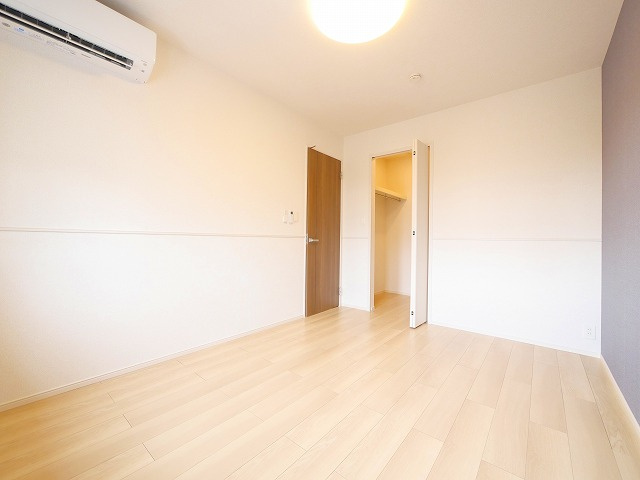 カルム敷島の寝室|落ち着いて過ごせるお部屋なので、寝室にいかがでしょうか