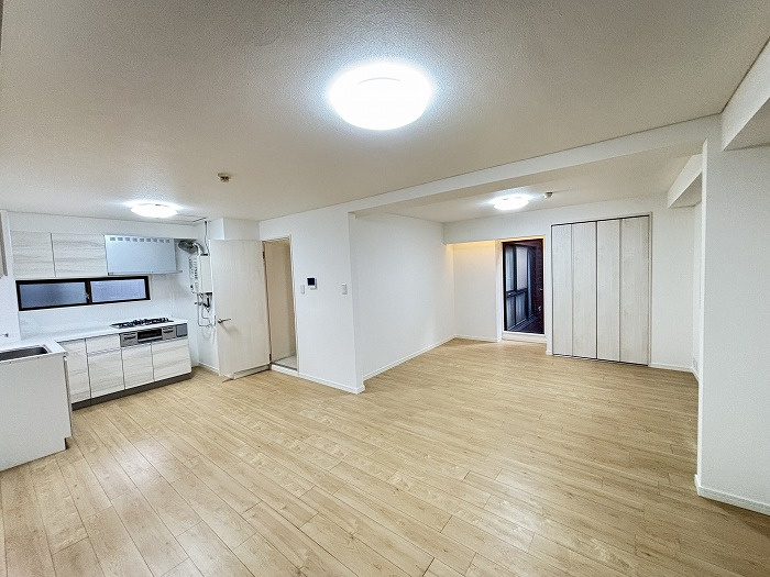 オークリッチ松原の居間・リビング|約16帖の居間・リビングです■■■日住サービス京都五条店　冨岡勇人■■■
