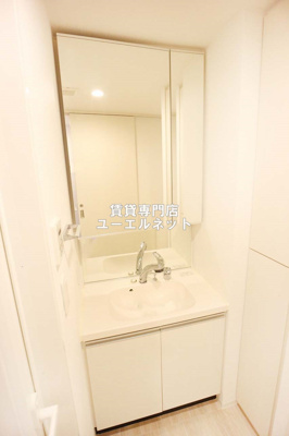 【独立洗面台】 | コンフォリア江坂 | 清潔感のある洗面台