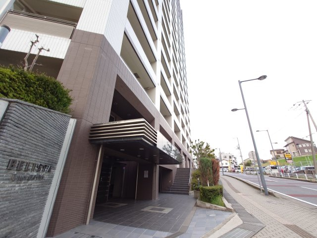 BELISTA TOWER 取手駅前のエントランス