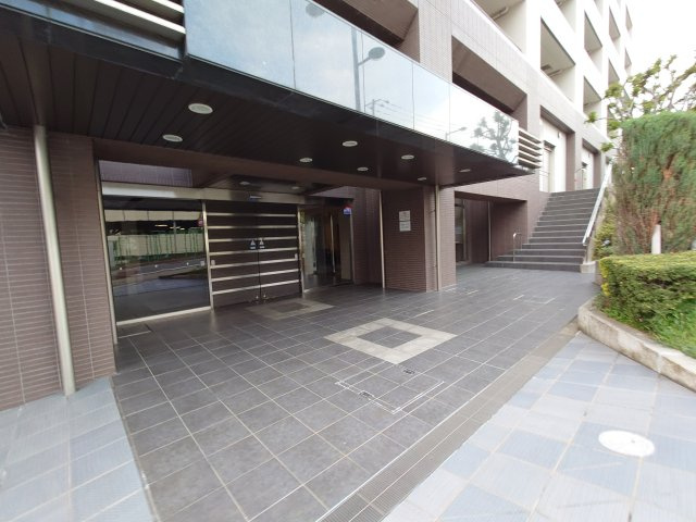 BELISTA TOWER 取手駅前のエントランス