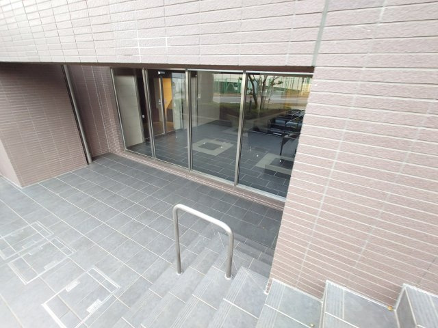 BELISTA TOWER 取手駅前のエントランス
