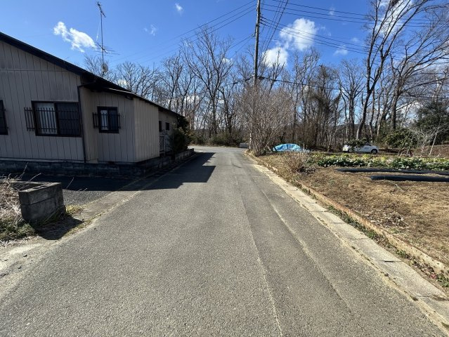 山田町西山 売土地の前面道路含む現地写真