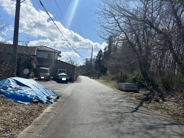 山田町西山 売土地の前面道路含む現地写真