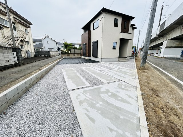 新築　高崎市新後閑町2期　１号棟の駐車場|現地写真　駐車スペースは並列3台分可能です！
