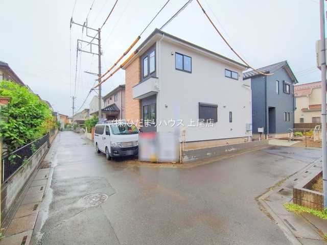 上尾市向山10期　新築戸建　Grace01の前面道路含む現地写真