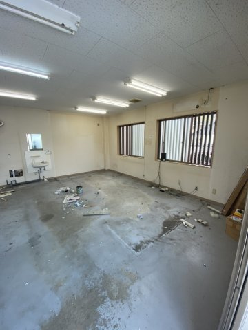 【内装】 | T様テナント | 退去作業中の風景です。