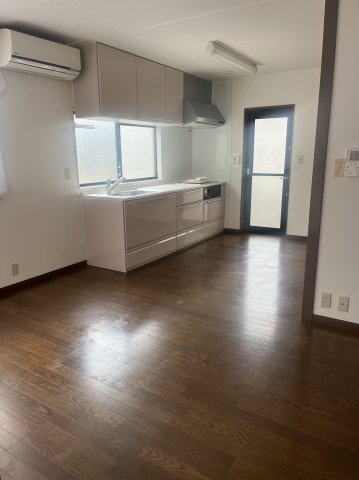 笠岡市大井南　お庭のある中古の居間・リビング