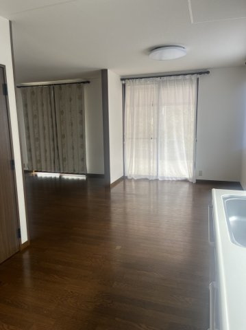 笠岡市大井南　お庭のある中古の居間・リビング