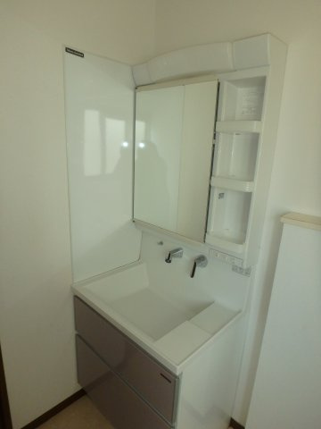 笠岡市大井南　お庭のある中古の独立洗面台