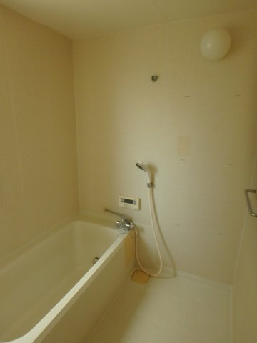 笠岡市大井南　お庭のある中古の浴室