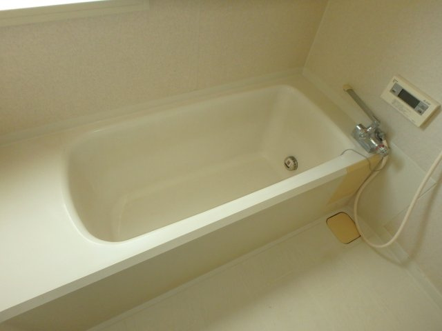 笠岡市大井南　お庭のある中古の浴室