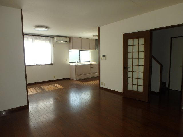 笠岡市大井南　お庭のある中古の居間・リビング