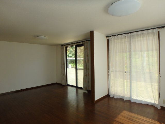 笠岡市大井南　お庭のある中古の居間・リビング