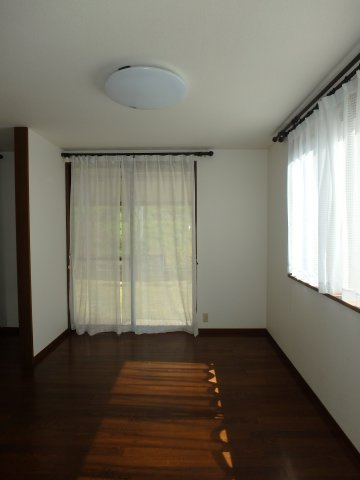 笠岡市大井南　お庭のある中古の居間・リビング