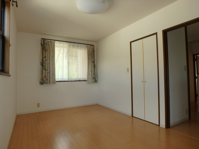 笠岡市大井南　お庭のある中古の洋室