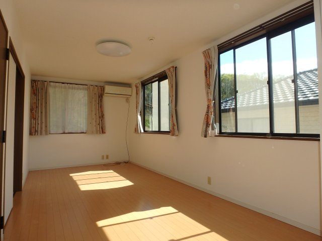 笠岡市大井南　お庭のある中古の寝室