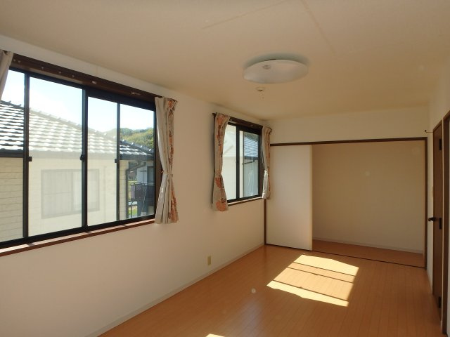 笠岡市大井南　お庭のある中古の寝室