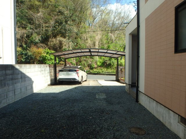 笠岡市大井南　お庭のある中古の駐車場