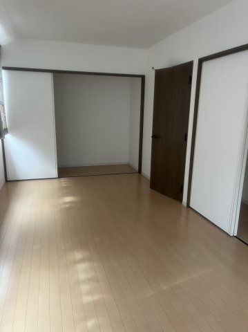 笠岡市大井南　お庭のある中古の寝室