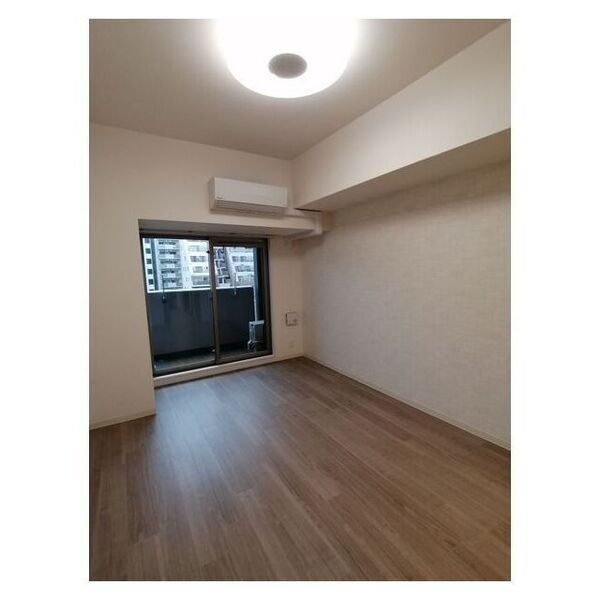 PHOENIX新大阪の洋室