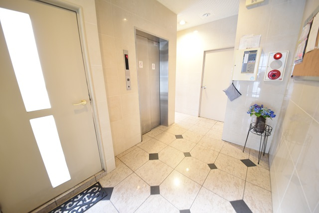 ファルコ中央のロビー