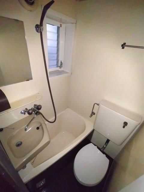 メゾンアトレーユの浴室