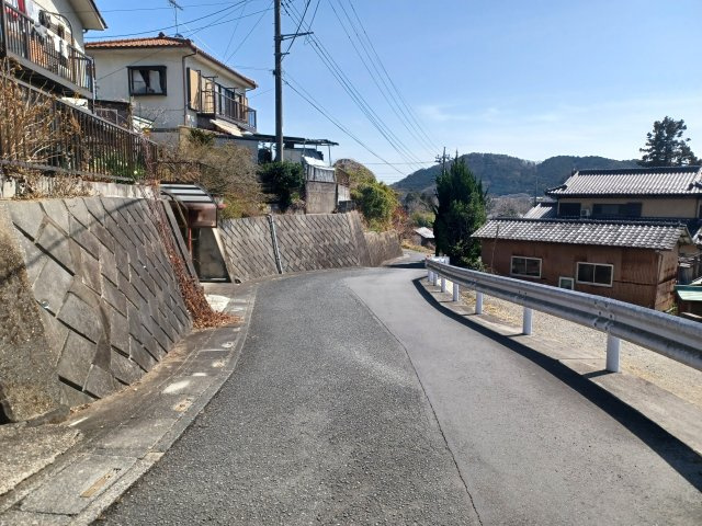 比企郡ときがわ町大字別所の中古一戸建の前面道路含む現地写真|南西側幅員約4.3ｍ公道に接す