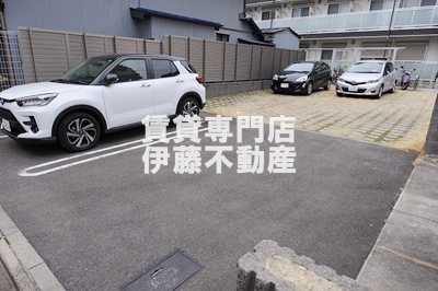 リブリ・平安通の駐車場