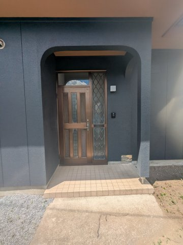中古戸建　八幡町　平屋　の玄関|落ち着いた雰囲気の玄関で、お客様をお迎えします。