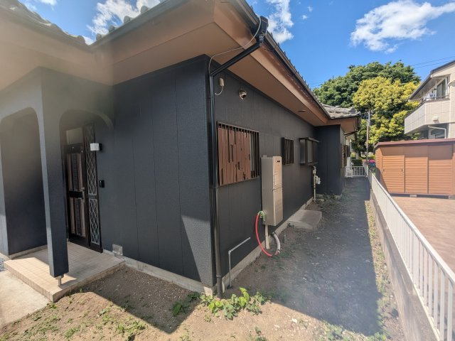 中古戸建　八幡町　平屋　のその他|隣地との境界も程よい距離感。