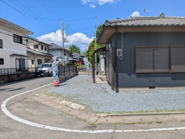 中古戸建　八幡町　平屋　の庭|角地で日当たり・風通り良好です。
