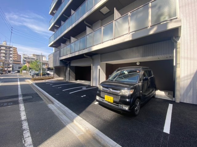 エステート金山の駐車場