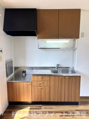 【キッチン】 | ハピネス山田 Ｂ棟 | 吊戸棚付き