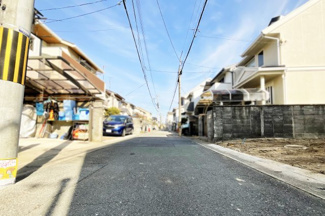 【前面道路含む現地写真】