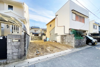 【外観】 | 間口は約5.3ｍです。更地ですので、解体費用や撤去作業の手間がかからず、すぐに建築に進めます。