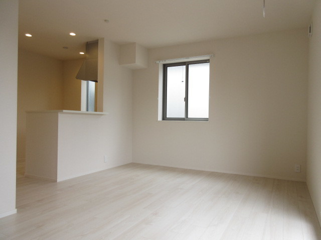 メープルハウスの居間・リビング|★白を基調としした明るい最上階の角部屋です★