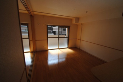 【居間・リビング】 | スカイシャトレ日佐 | ※同建物別室の参考写真です