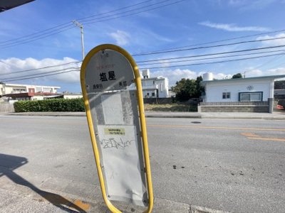 【周辺】 | 恩納村真栄田（全2区画オーシャンビュー） | バス停が目の前で便利♪