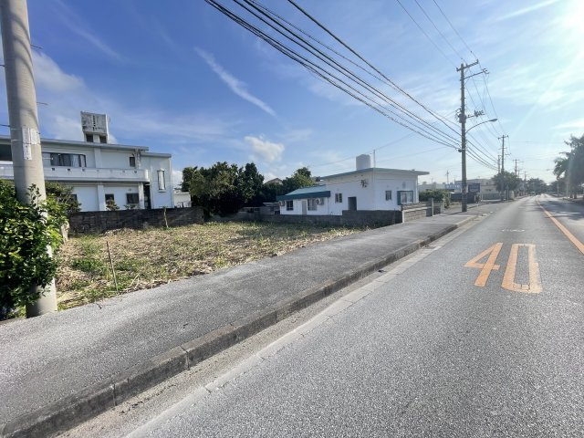 恩納村真栄田（全2区画オーシャンビュー）の前面道路含む現地写真|※前面公道約17m♪
