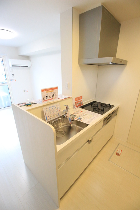 ベル・レーブ/ルーチェ・チアラのキッチン|3口コンロ・グリル付きの使いやすいシステムキッチンです♪