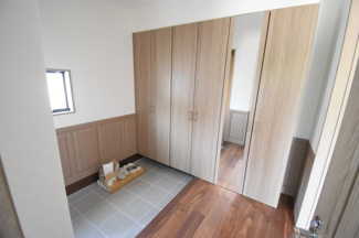 【玄関】 | 安佐南区高取北1（高取駅）全２区画　A棟 | 大容量のシューズボックスで玄関がスッキリ広く使えます。