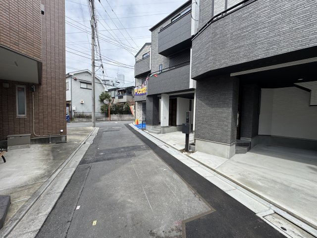 葛飾区鎌倉３丁目新築戸建【鎌倉小学校：8分】の前面道路含む現地写真|南側前面道路
