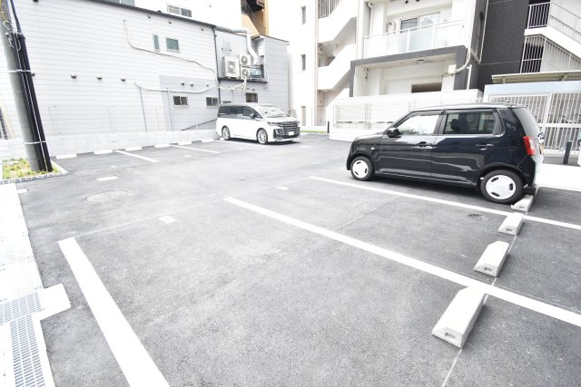 Mv.ms大阪岸里の駐車場