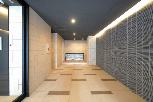 Metrosa弁天町のロビー