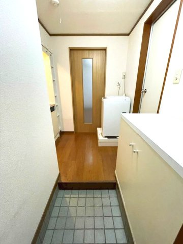 西宮サンハイツの玄関|明るい玄関です