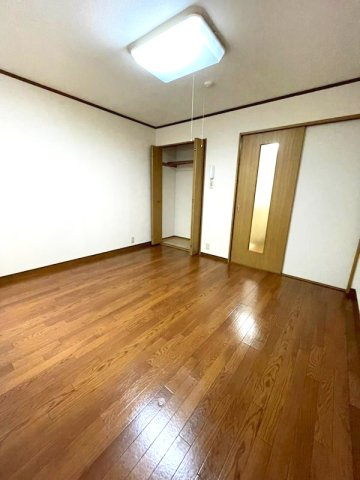 西宮サンハイツの居間・リビング|こちらの居間で趣味の時間をお楽しみください