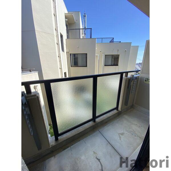 COCORO吹田のバルコニー