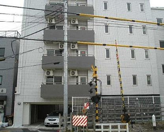 【外観】 | 鉄筋コンクリート造のがっちりとした建物。